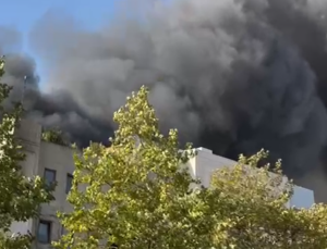 ÇERKEZKÖY’DE FABRİKA YANGINI UZUN UĞRAŞLAR SONUCU SÖNDÜRÜLDÜ