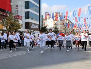 CUMHURİYET KOŞUSUNA YOĞUN KATILIM