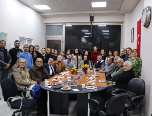 CHP ÇERKEZKÖY TEŞKİLATI’NDAN EMEKLİ ÖĞRETMENLERE ÖZEL KUTLAMA