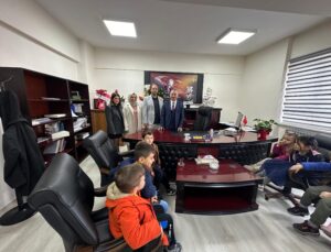MİNİK ÖĞRENCİLERDEN GÜMÜŞ’E ÖĞRETMENLER GÜNÜ ZİYARETİ