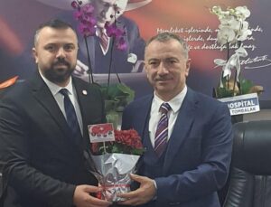 EŞ ZAMANLI OLARAK 74 OKULA ÇİÇEK DAĞITILDI