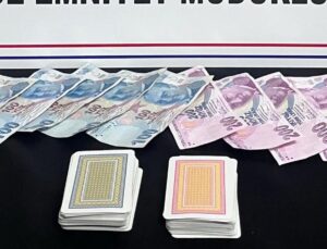 KAHVEHANEDE KUMAR OYNARKEN SUÇÜSTÜ YAKALANDILAR