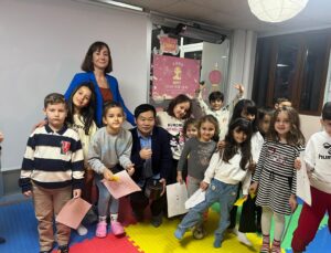 ÇİNLİ TAO BU KEZ ‘DAHA DÜN ANNEMİZİN’ ŞARKISINI ÇALDI