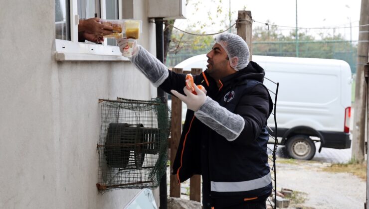 İHTİYAÇ SAHİPLERİNE SICAK YEMEK DAĞITIMI BAŞLADI