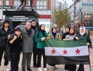 ÇERKEZKÖY’DEKİ SURİYE VATANDAŞLARI ESAD’IN DEVRİLMESİNİ KUTLADI