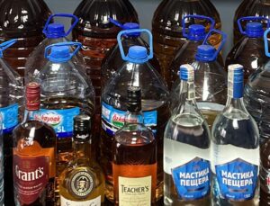 ÇERKEZKÖY’DE 110 LİTRE SAHTE RAKI ELE GEÇİRİLDİ