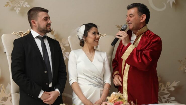 1 YILDA BİNE YAKIN ÇİFT NİKAH MASASINA OTURDU