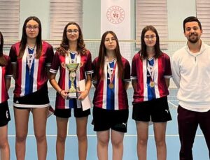 KAPAKLI’NIN GENÇLERİ BADMİNTON’DA RAKİP TANIMADI