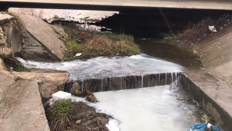 DERENİN RENGİ BEYAZA BÜRÜNDÜ