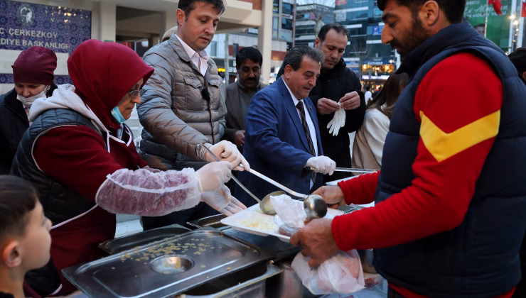 6 BİNDEN FAZLA VATANDAŞ ORUÇLARINI HEP BİRLİKTE AÇTI
