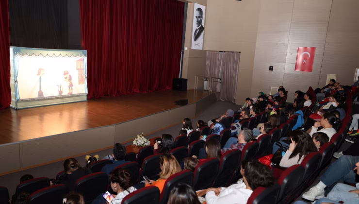 ÇERKEZKÖY’DE KARAGÖZ VE HACİVAT OYUNU SAHNELENDİ