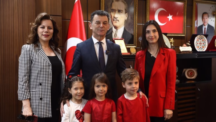 BAŞKANLIK KOLTUĞU ASEL, ATA VE İREM’E EMANET