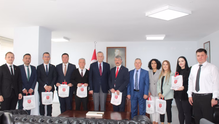EN ÇOK KATKI SUNAN OKUL MÜDÜRLERİNE PLAKET TAKDİM EDİLDİ