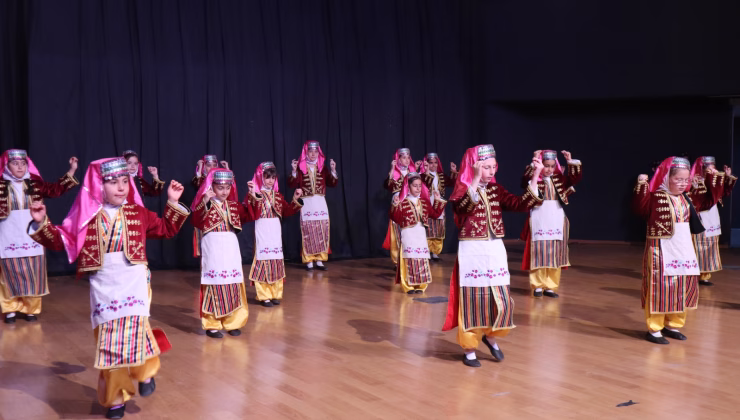 HALK OYUNLARI GECESİNE YOĞUN KATILIM