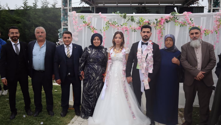 GÖRKEMLİ DÜĞÜNLE DÜNYA EVİNE GİRDİLER