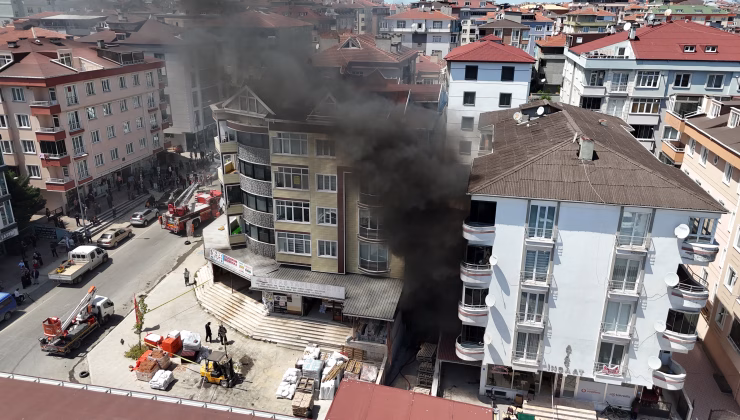 ÇERKEZKÖY’DE KORKUTAN YANGIN: 10 KİŞİ TAHLİYE EDİLDİ