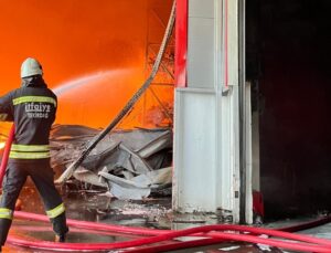 İTFAİYE 6 AYDA 5 BİN 889 OLAYA MÜDAHALE ETTİ