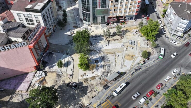 BELEDİYE MEYDANI YENİLEME ÇALIŞMALARI SÜRÜYOR