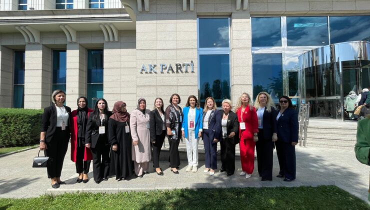 AK KADINLAR LİDERLİK AKADEMİSİ PROGRAMINA KATILDI