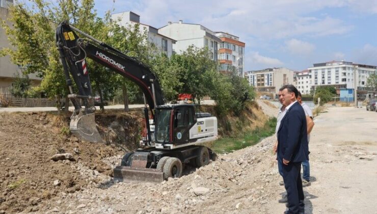 YOL, KALDIRIM VE DERE MENFEZ ÇALIŞMALARI SÜRÜYOR