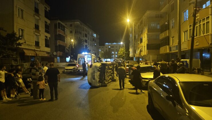 PARK HALİNDEKİ ARACA ÇARPAN OTOMOBİL, YAN YATTI