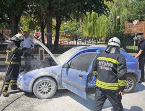 PARK HALİNDEKİ ARAÇ ALEV ALDI