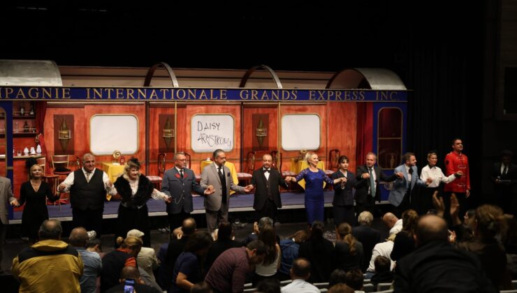 ÇOSB’DE TİYATRO SEZONU “DOĞU EKSPRESİNDE CİNAYET” İLE AÇILDI