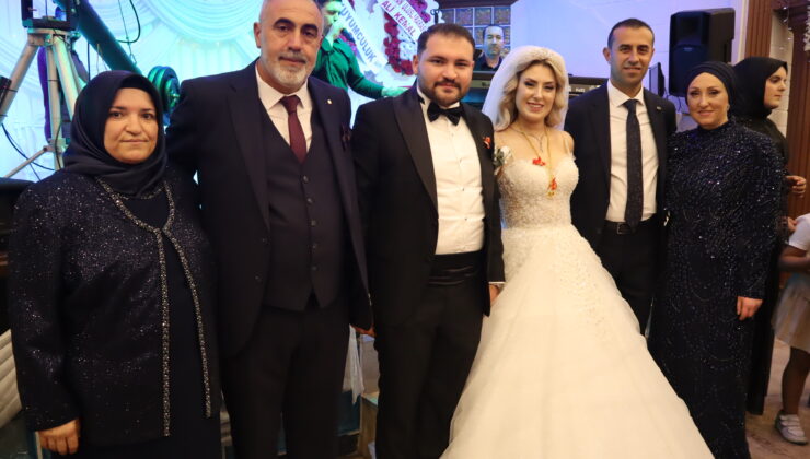ÇERKEZKÖY’DE BOZDAĞ VE ÇİTİL AİLELERİNİN DÜĞÜN TÖRENİ GÖZ KAMAŞTIRDI