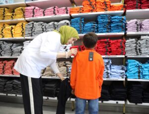 ÇERKEZKÖY BELEDİYESİ, BİN ÖĞRENCİYE KIYAFET DESTEĞİNDE BULUNDU