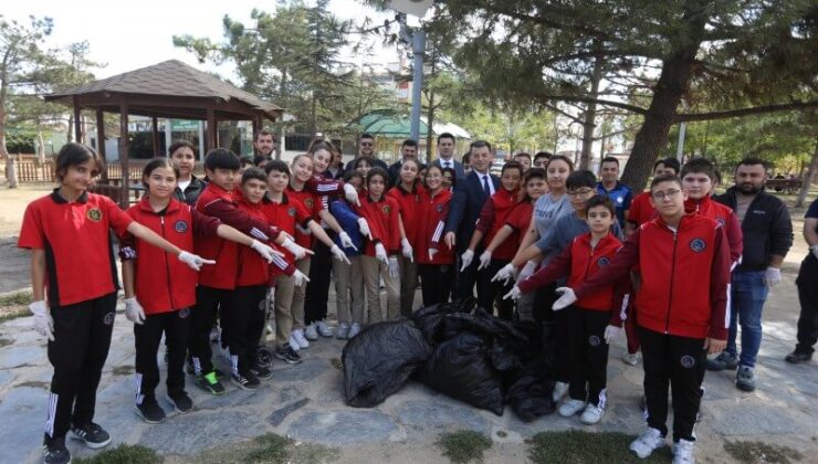 KAPAKLI’DA TÜM PARKLARDA TEMİZLİK YAPILDI