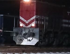 EDİRNE’DE YÜK TRENİ İŞÇİYE ÇARPTI: 1 KİŞİ HAYATINI KAYBETTİ