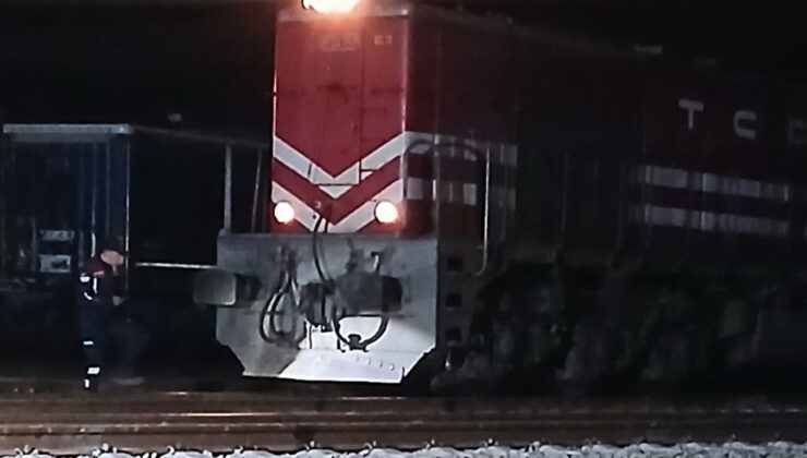 EDİRNE’DE YÜK TRENİ İŞÇİYE ÇARPTI: 1 KİŞİ HAYATINI KAYBETTİ