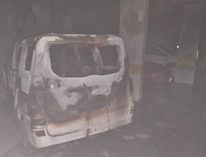 OTOPARKTAKİ ARAÇ ALEV ALDI, TÜM APARTMAN TAHLİYE EDİLDİ