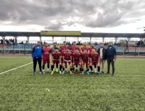 KIZILPINARSPOR, DEPLASMANDA 10 KİŞİYLE GALİBİYETE ULAŞTI