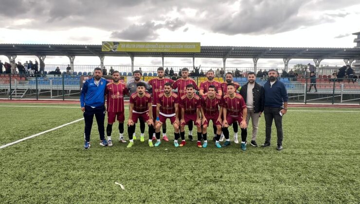 KIZILPINARSPOR, DEPLASMANDA 10 KİŞİYLE GALİBİYETE ULAŞTI