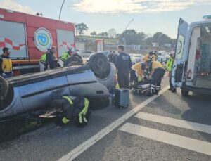 TAKLA ATAN OTOMOBİL TERS DÖNDÜ