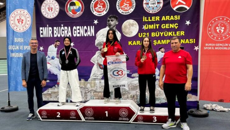 KARATE TAKIMI ÇERKEZKÖY’E ŞAMPİYONLUKLA DÖNDÜ