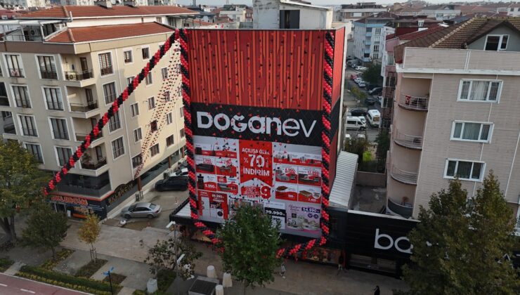 YÜZDE 70 İNDİRİMİ DUYAN KOŞTU