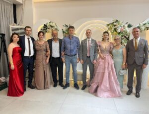 GENÇ ÇİFTİN NİŞAN YÜZÜĞÜNÜ BELEDİYE BAŞKANI VAHAP AKAY TAKTI