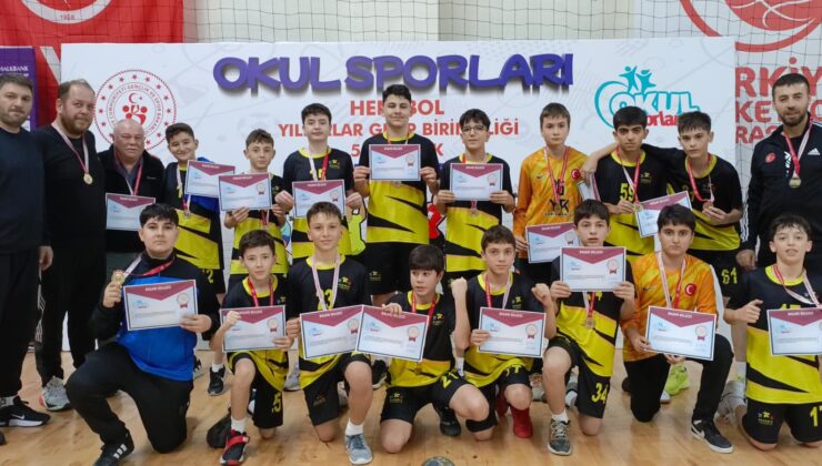 METİN SEÇKİN ORTAOKULU TÜRKİYE YARI FİNALLERİNDE