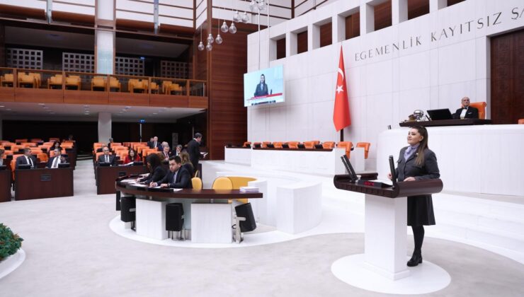 “GAZETECİLİK TÜRKİYE’DE KELLE KOLTUKTA YAPILAN BİR MESLEK”