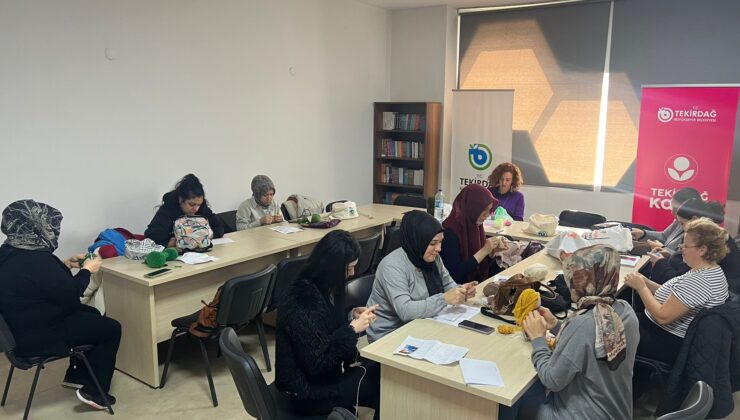 ÇERKEZKÖY’DE KADINLARIN EL EMEĞİ SEVGİYLE ÖRÜLDÜ