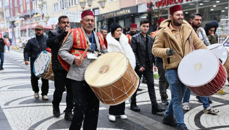 RAMAZAN DAVULCULARI, KORTEJ EŞLİĞİNDE YÜRÜDÜ