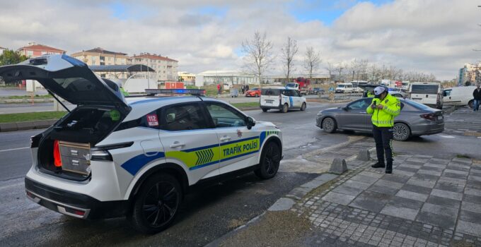 KIRMIZI IŞIKTA GEÇENLERE CEZA YAZILDI