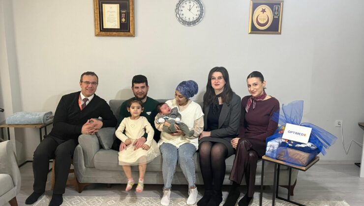 GAZİ TARIK CÜR İKİNCİ BEBEĞİNİ KUCAĞINA ALDI