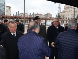 BAYRAMIN İLK GÜNÜNDE PROTOKOL VE VATANDAŞLAR BAYRAMLAŞTI