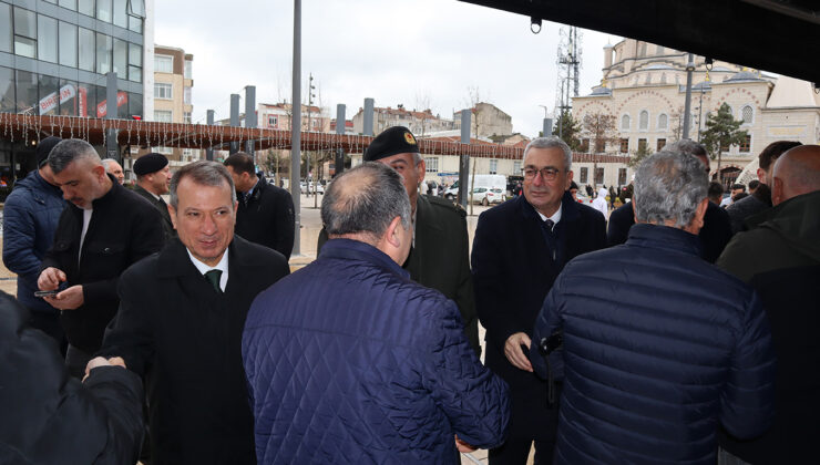 BAYRAMIN İLK GÜNÜNDE PROTOKOL VE VATANDAŞLAR BAYRAMLAŞTI