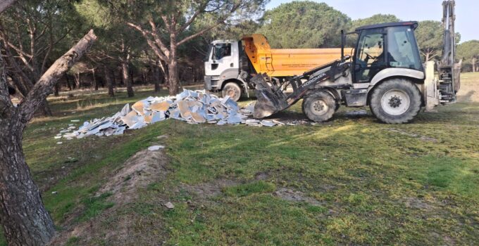 ORMANLIK ALANA KAÇAK MOLOZ DÖKTÜLER