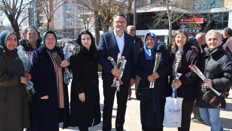 AK PARTİ’DEN 8 MART’TA ÇİÇEKLİ KUTLAMA