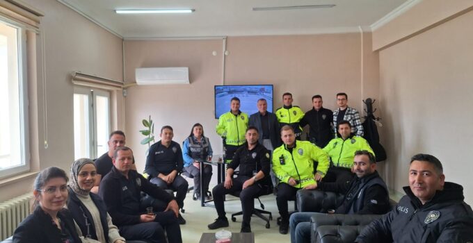 MİNİK ÖĞRENCİLERDEN POLİSLERE ANLAMLI ZİYARET